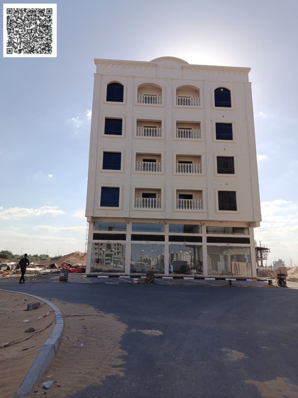 For sale, a new building, unfurnished, with electricity and water on a street in the Alia area in Ajman, ready for occupancy. Land area: 4300 sq ft. B