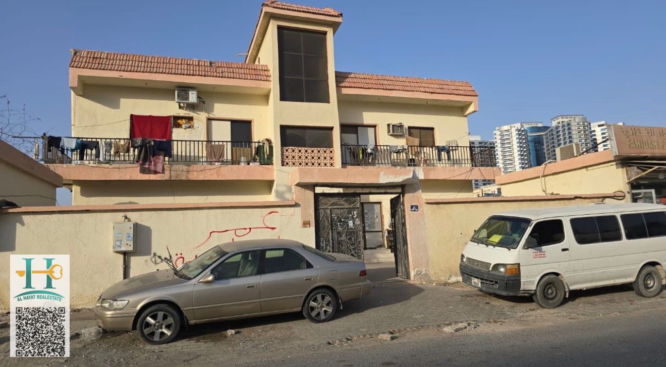 For sale a building near Falcon Tower A building consisting of 6 apartments 2 three rooms and a living room 2 rooms and a living room 2 Studios 2 shops Income 250,000 Required 2.200 million