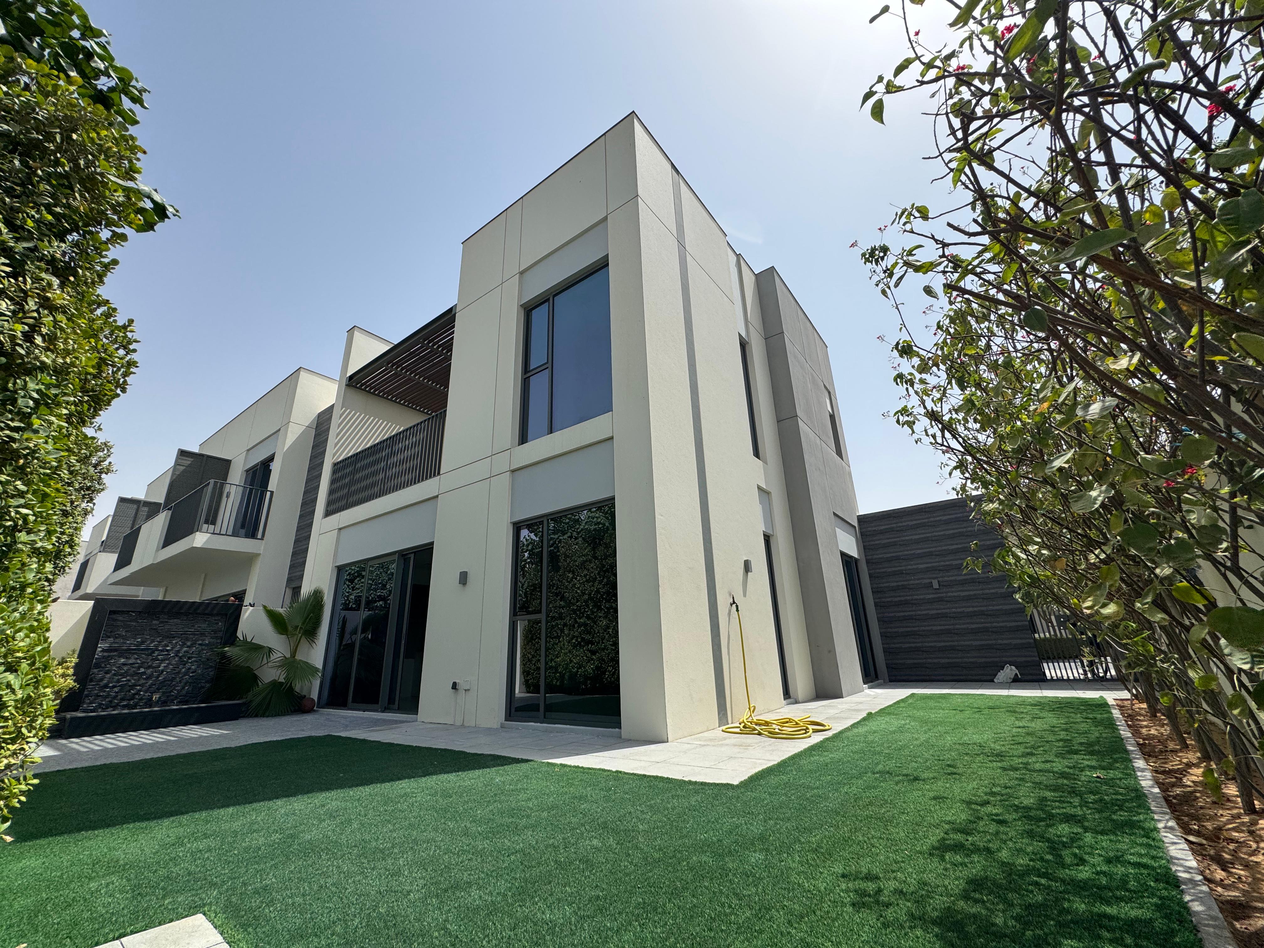SINGLE ROW | LANDSCAPED | HIGH DEMAND