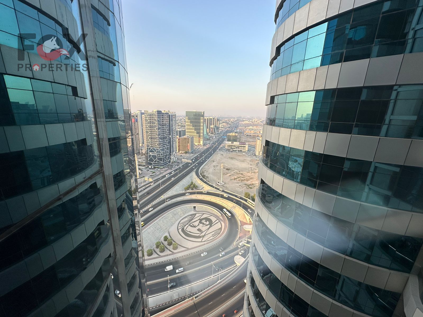 With a very spacious area, immediate occupancy, flexible installments, parking, gym and kids' area, open view, and excellent return on investment.