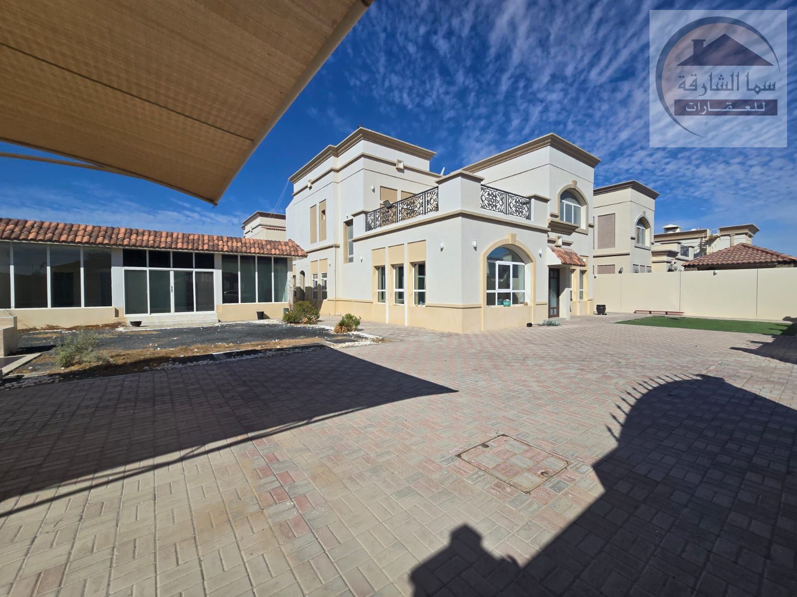 Two-story villa for rent in Al-Ruqaiba 5 area (formerly Al-Sayouh). Central air conditioning. Prime location near the main road. Close to all services