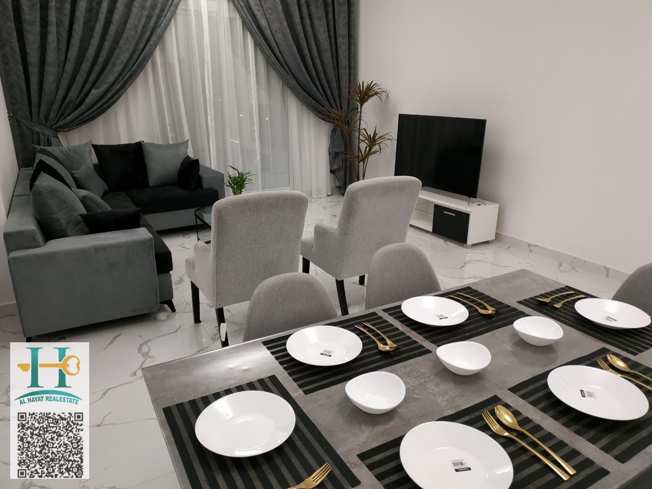 For Sale | Apartment 2 rooms and lounge - Oasis Towers • Location: Oasis Towers • Floor: 10th • Size: 1538.56 ft² • Look: a direct sea view Details of the apartment: • Two bedrooms • A large hall • 2 bathrooms • 2 balconies • Parking • Swimming pool