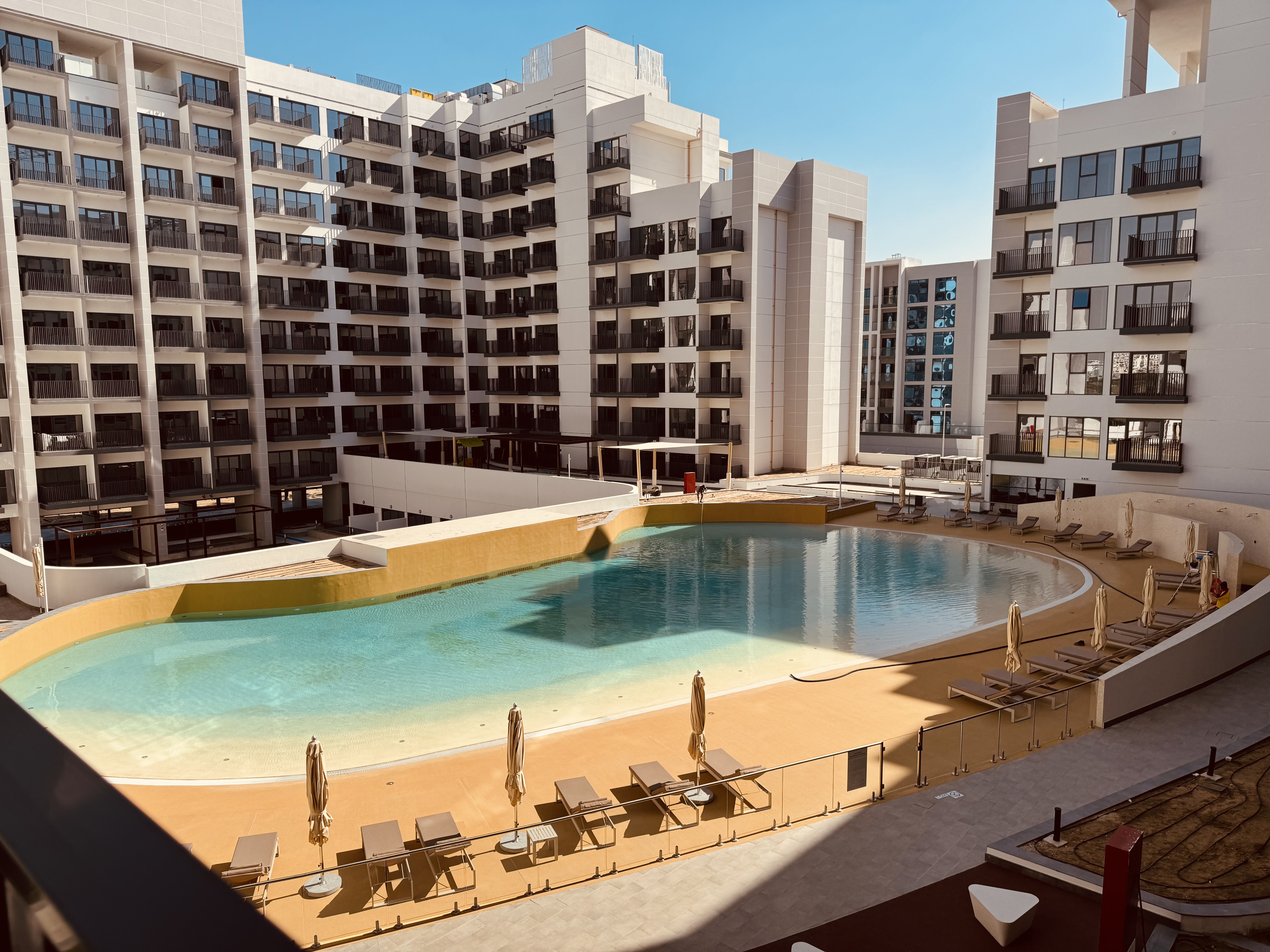 ALL NEW STUDIO APARTMENT WITH FULLY FITTED KITCHEN // POOL VIEW
