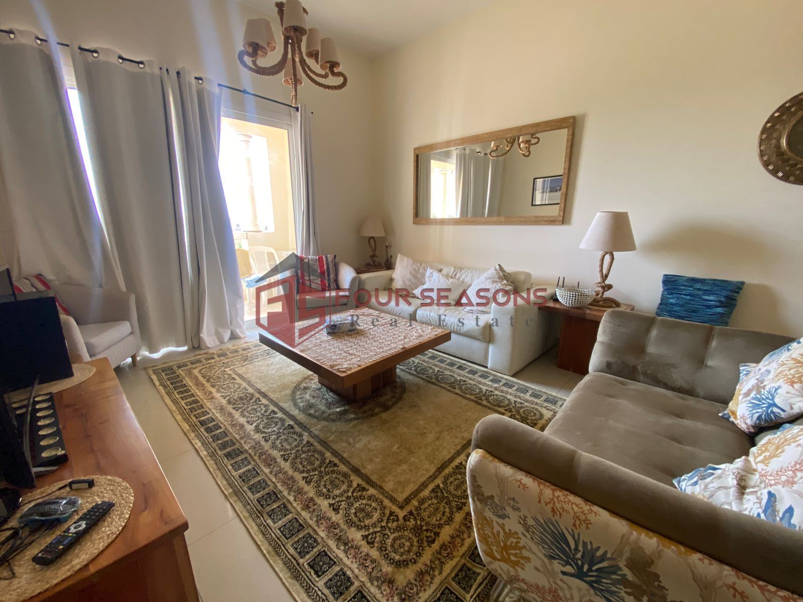Elegant Modern 2-Bedroom Ground-Floor Residence with Inclusive Utilities and Sea Views