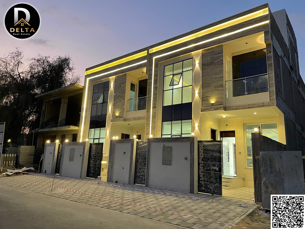 For sale: Modern townhouse villa, two floors and a roof, four bedrooms, spacious areas, close to all services.