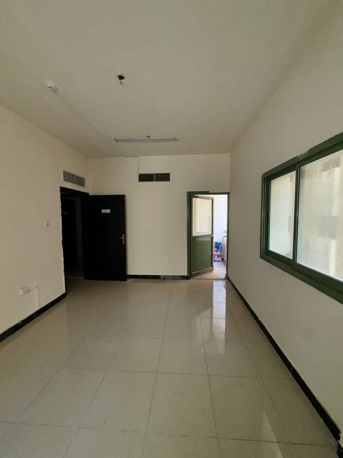 For annual rent in Sharjah, Al Majaz 1 area, three bedrooms, a living room, 2 bathrooms, and a balcony. Prime location, very close to Al Majaz Cornich