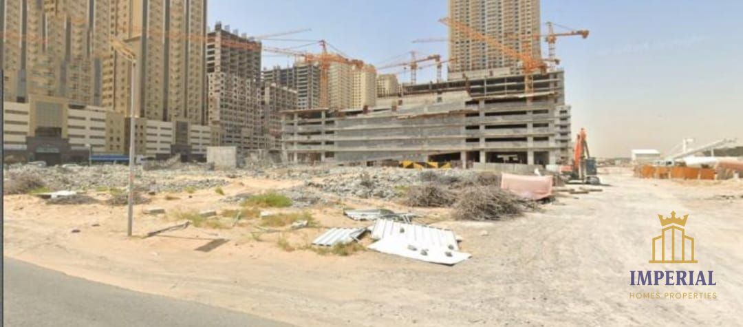 Al-Amrah, Ajman: Residential/commercial land (G+41) with permit for apartment sales. Freehold ownership for all.