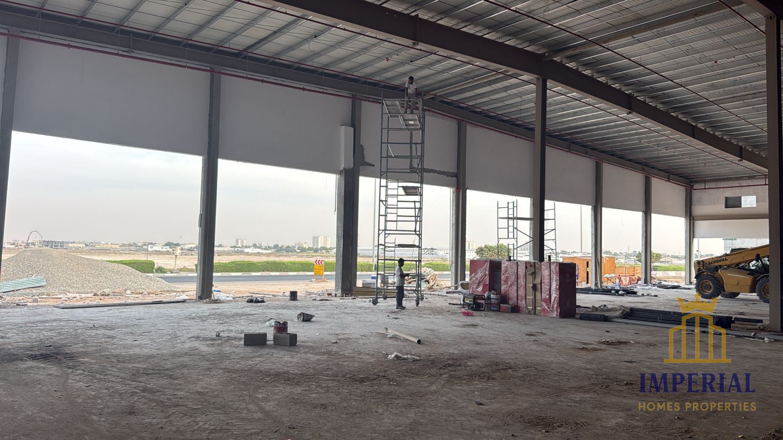 A 75,000 sq ft showroom in Umm Al Thu'ub is available for rent.