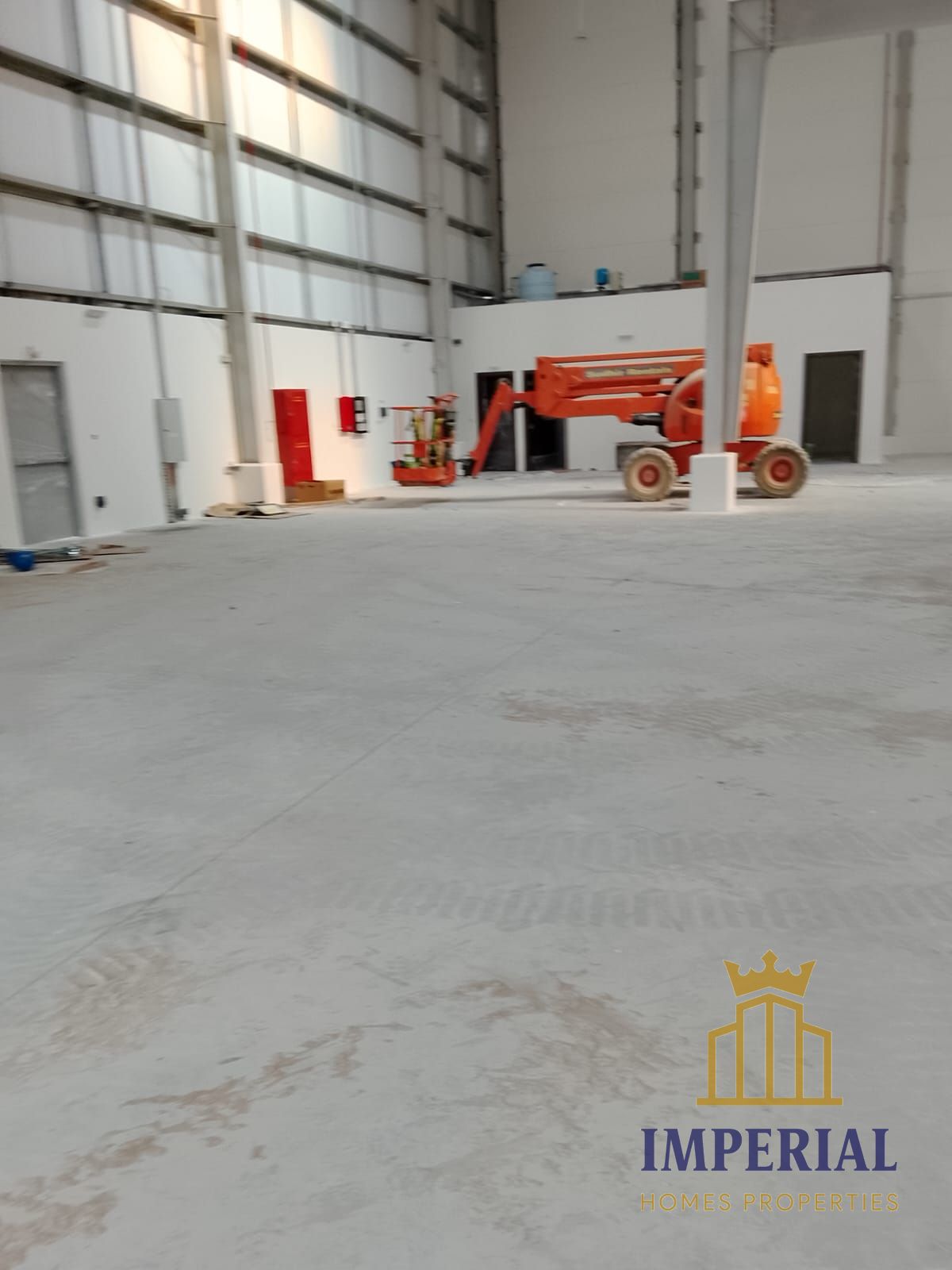 Spacious Warehouse for Rent in Umm Al Thuoob