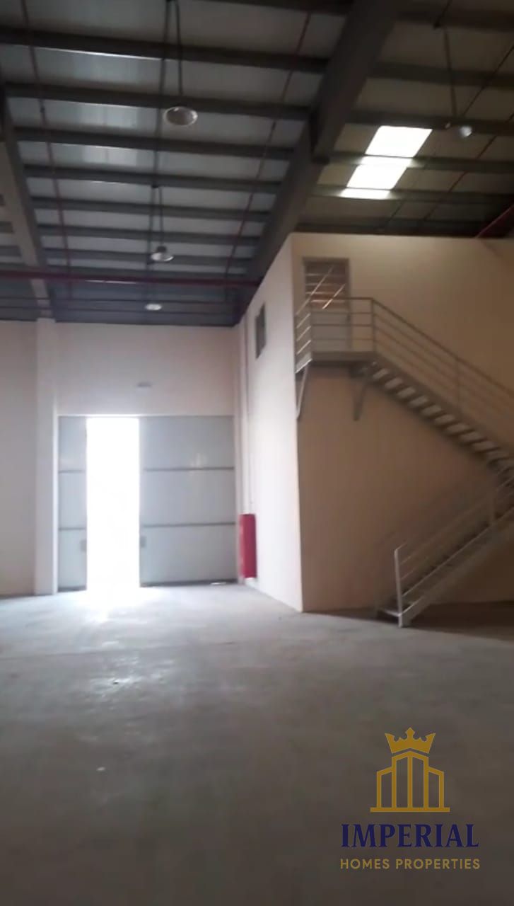 Spacious Warehouse for Rent in Umm Al Thuoob