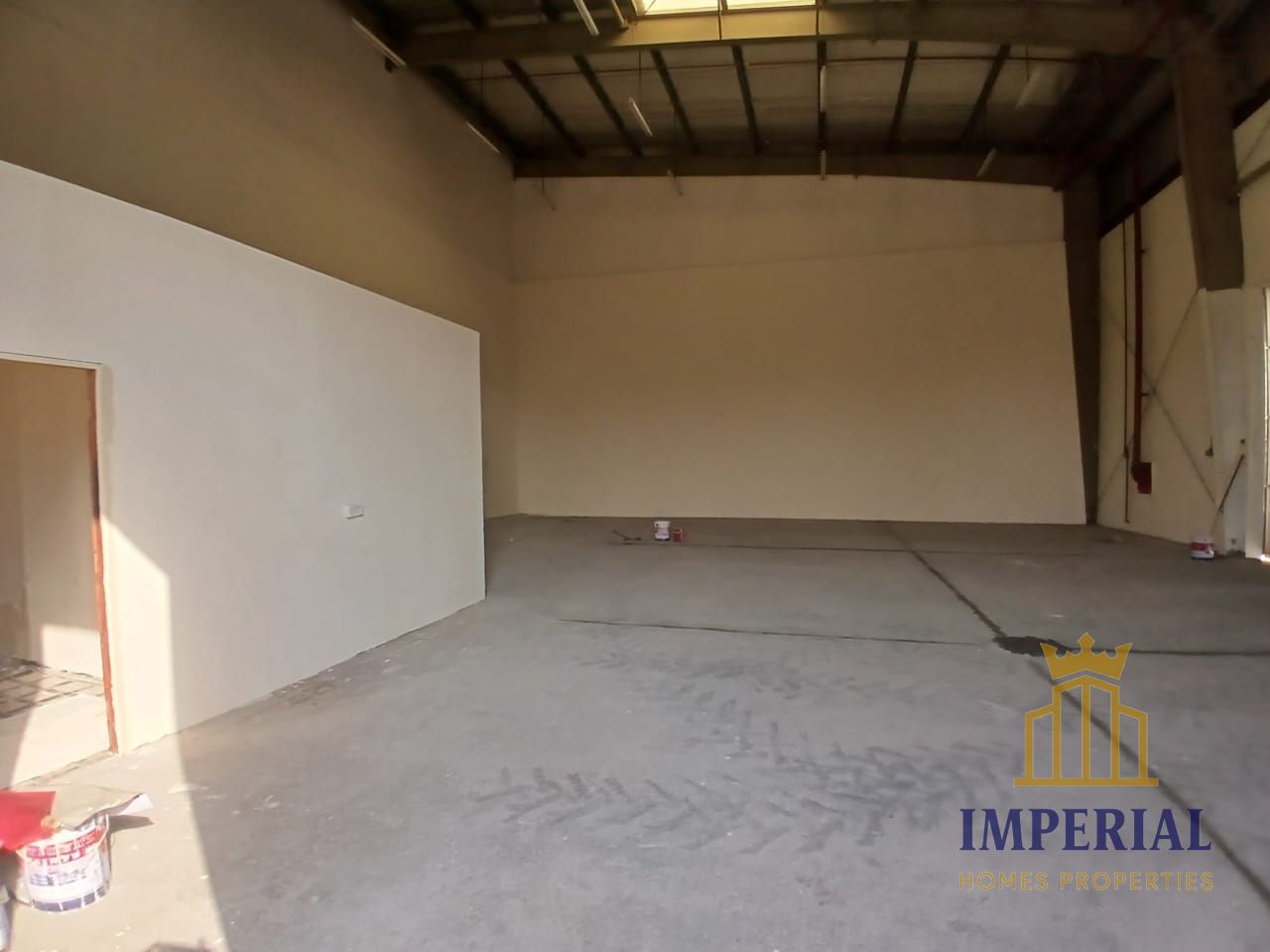 Warehouse for Rent – Umm Al Quwain | Ready to Move In A great opportunity for storage or commercial use in a practical and accessible location.