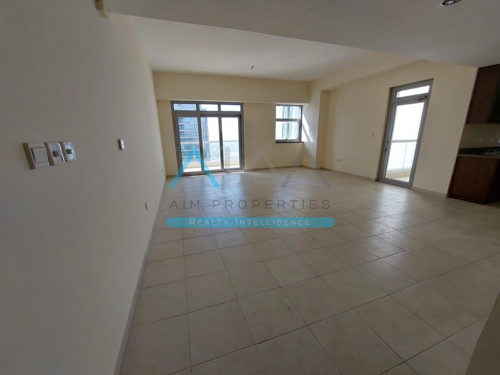 Bright One bedroom apartment in best community in Dubai with 2 balconies