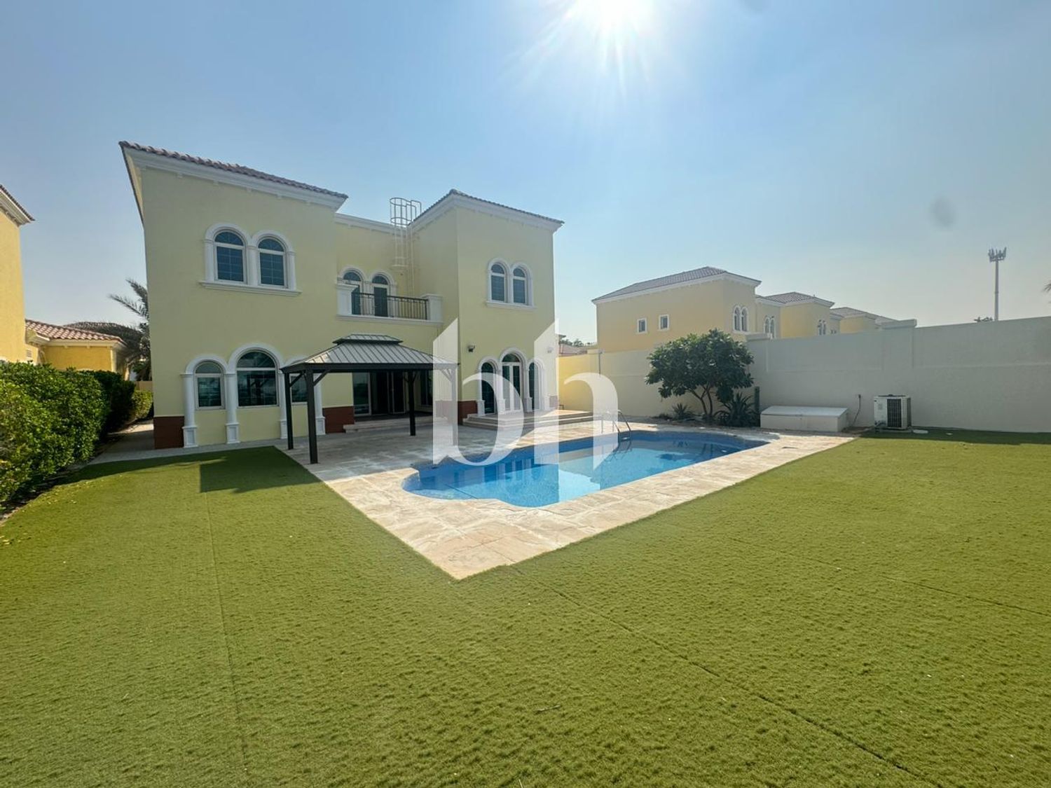 Private pool | Great location | Large Plot