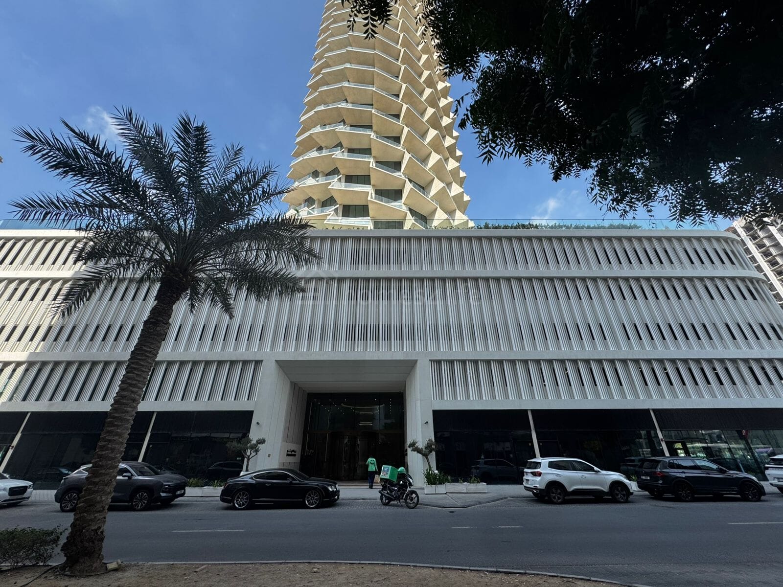 Modern 1 BR Apartment || Private Pool ||