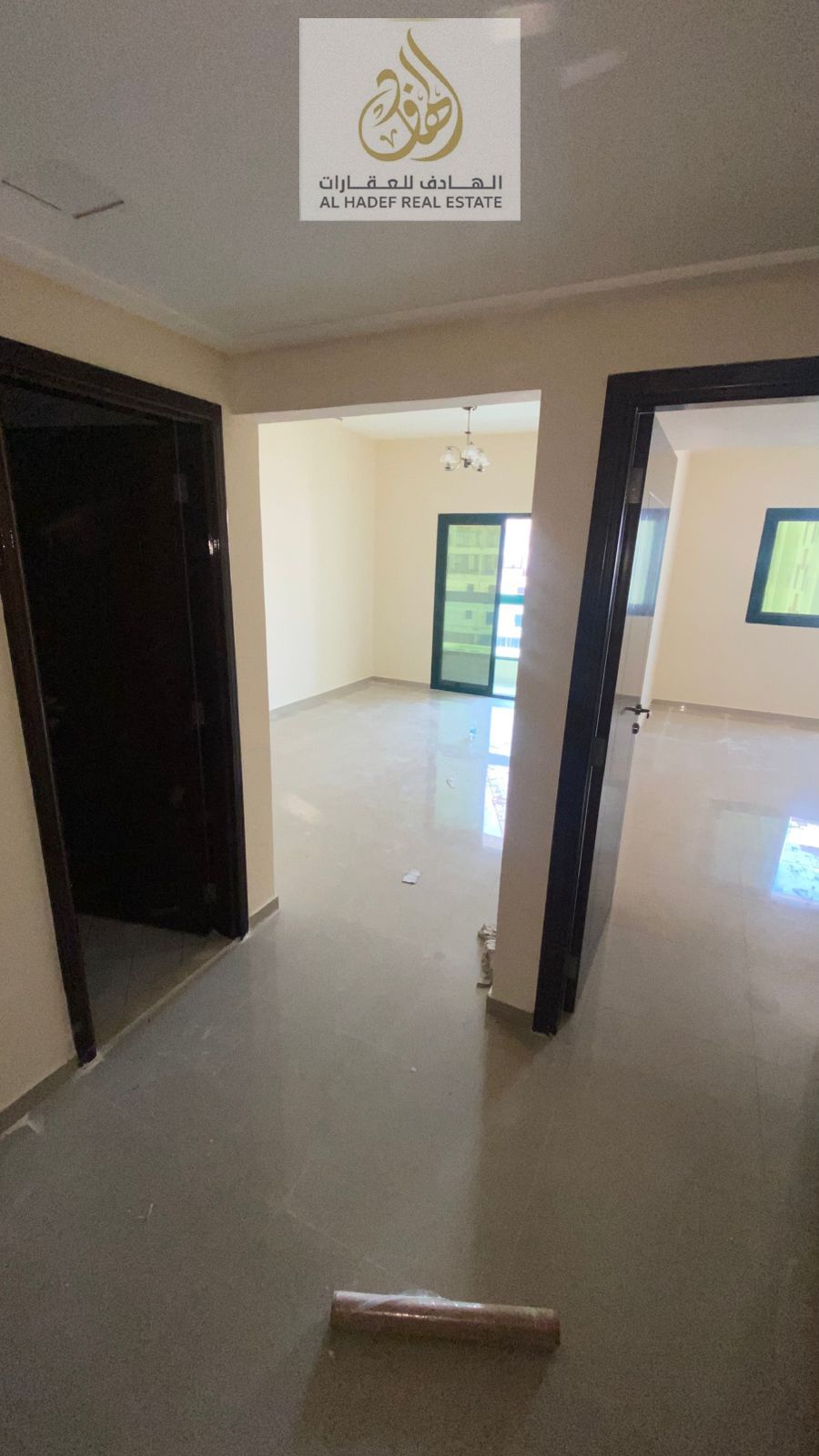 One bedroom and living room with two bathrooms, a hallway, and a completely separate lounge. Open view, spacious areas, and an excellent location clos