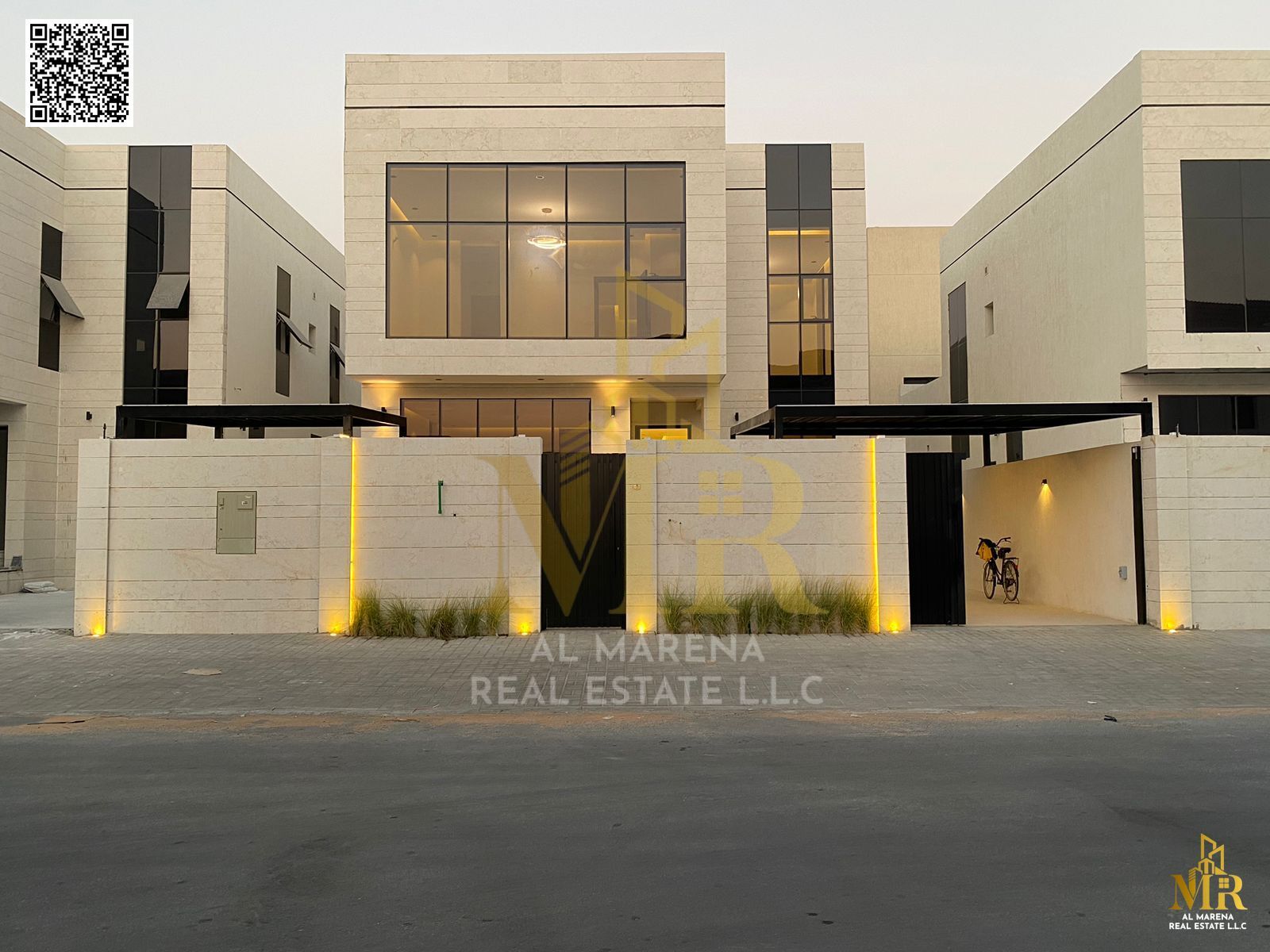 Super modern villa in Yasmeen, 2 floors, 4 master bedrooms, spacious layout, yard with seating, very special price—don’t miss it!