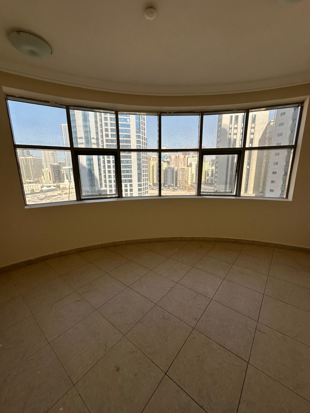 2 Luxury Lakeside Residence | 3 Bedrooms + Free Parking – Al Taawun