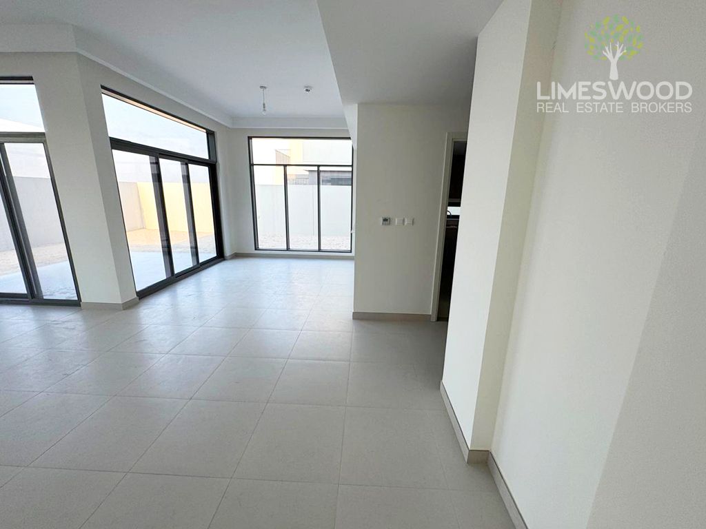 Facing Lake | Single Row | 4BR Townhouse