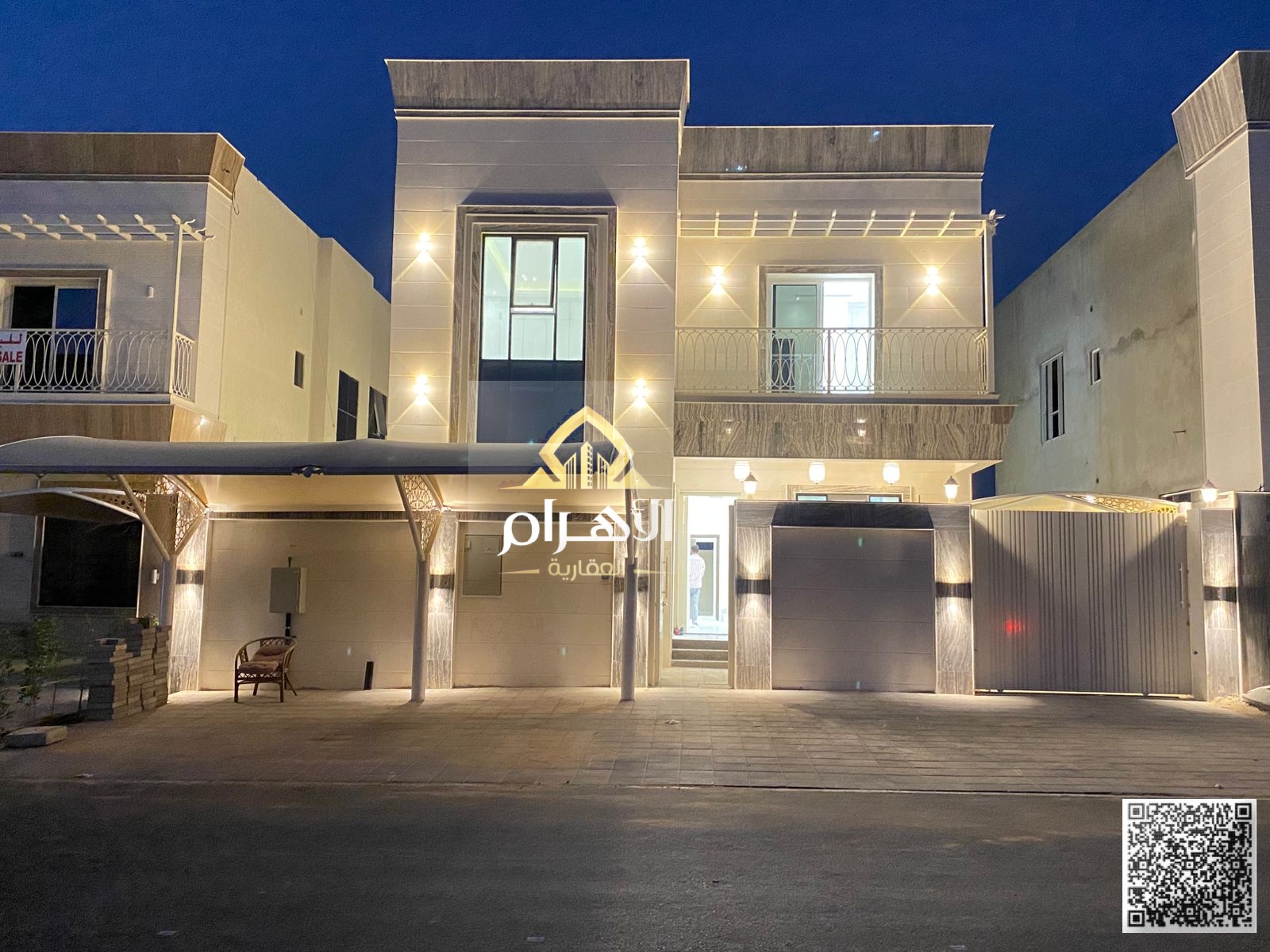 Invest in style with a luxurious villa in the heart of Al-Hilweh. High-end finishing. Take advantage of this opportunity with a price that includes el
