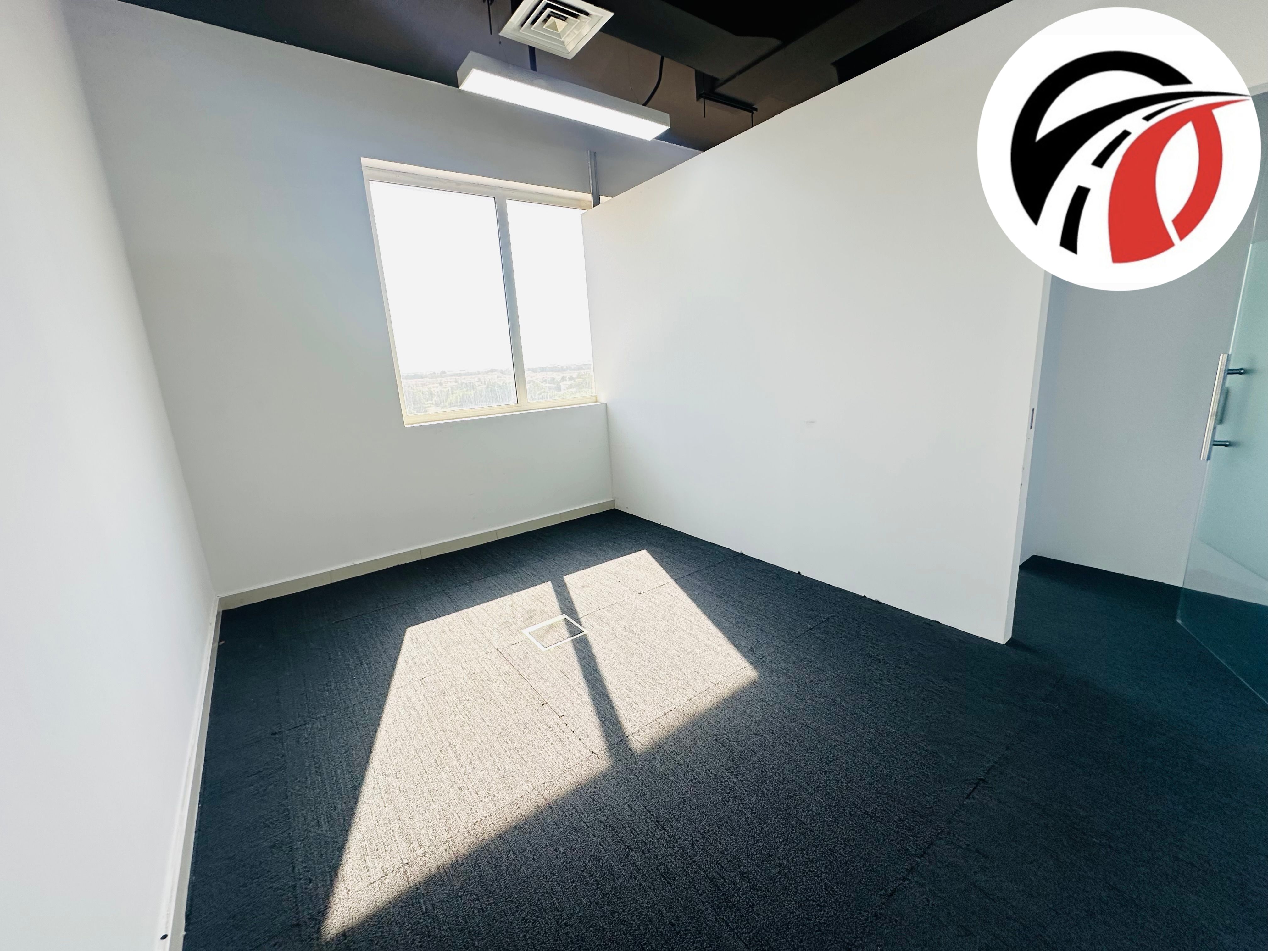 Hot and big offer /business center office like 200 sqft for rent/ dewa also chiller free/just in 23k