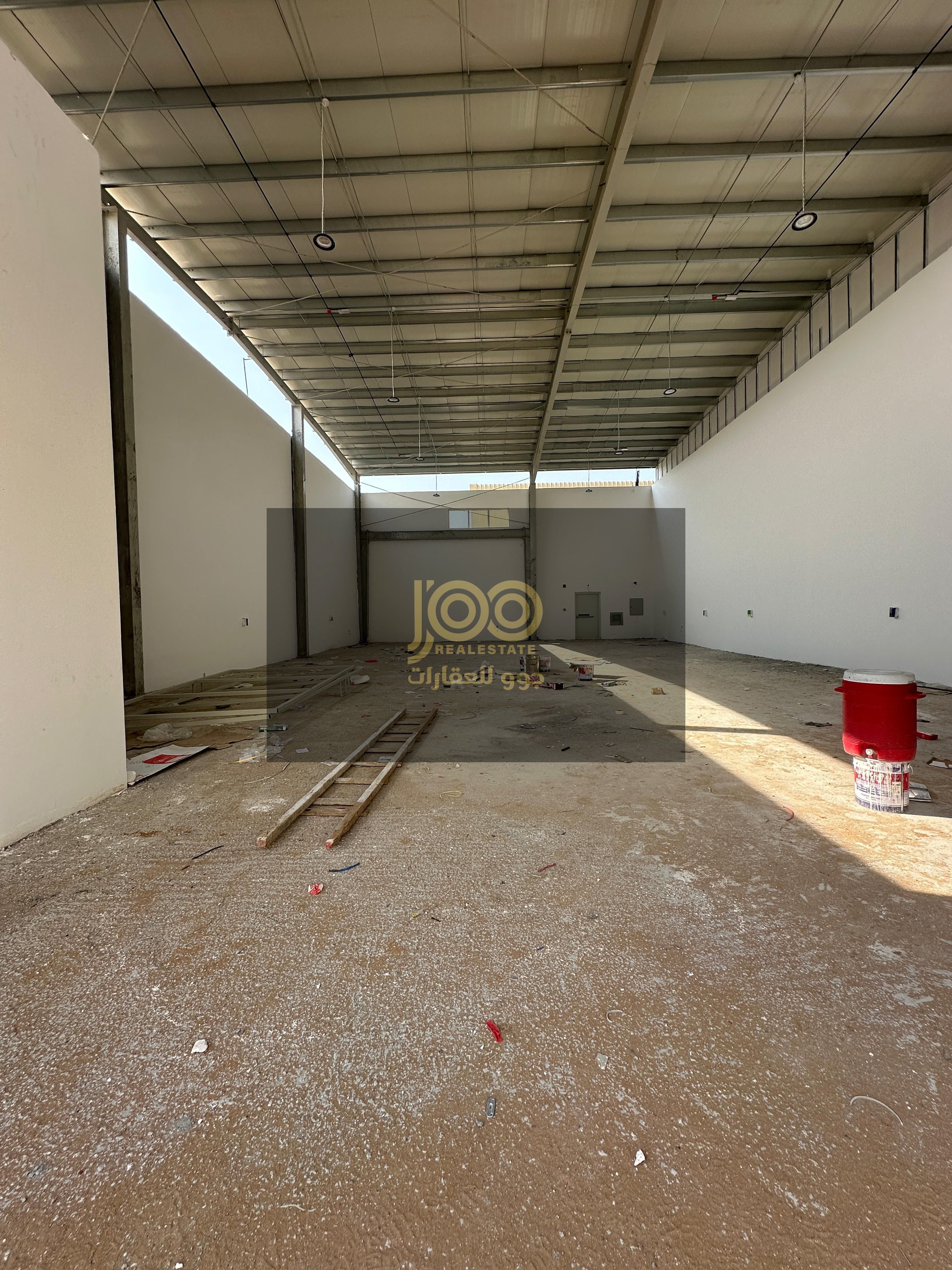Total Area: 15,000 sq. ft Land Area: 6,000 sq. ft Number of Warehouses: 3 units, total area 9,000 sq. ft Total Power: 135 kW Lease Condition: Entire comp