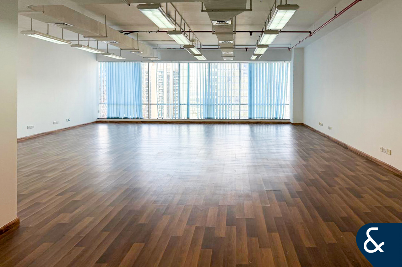 Fitted | Prime Location | 2 Parkings