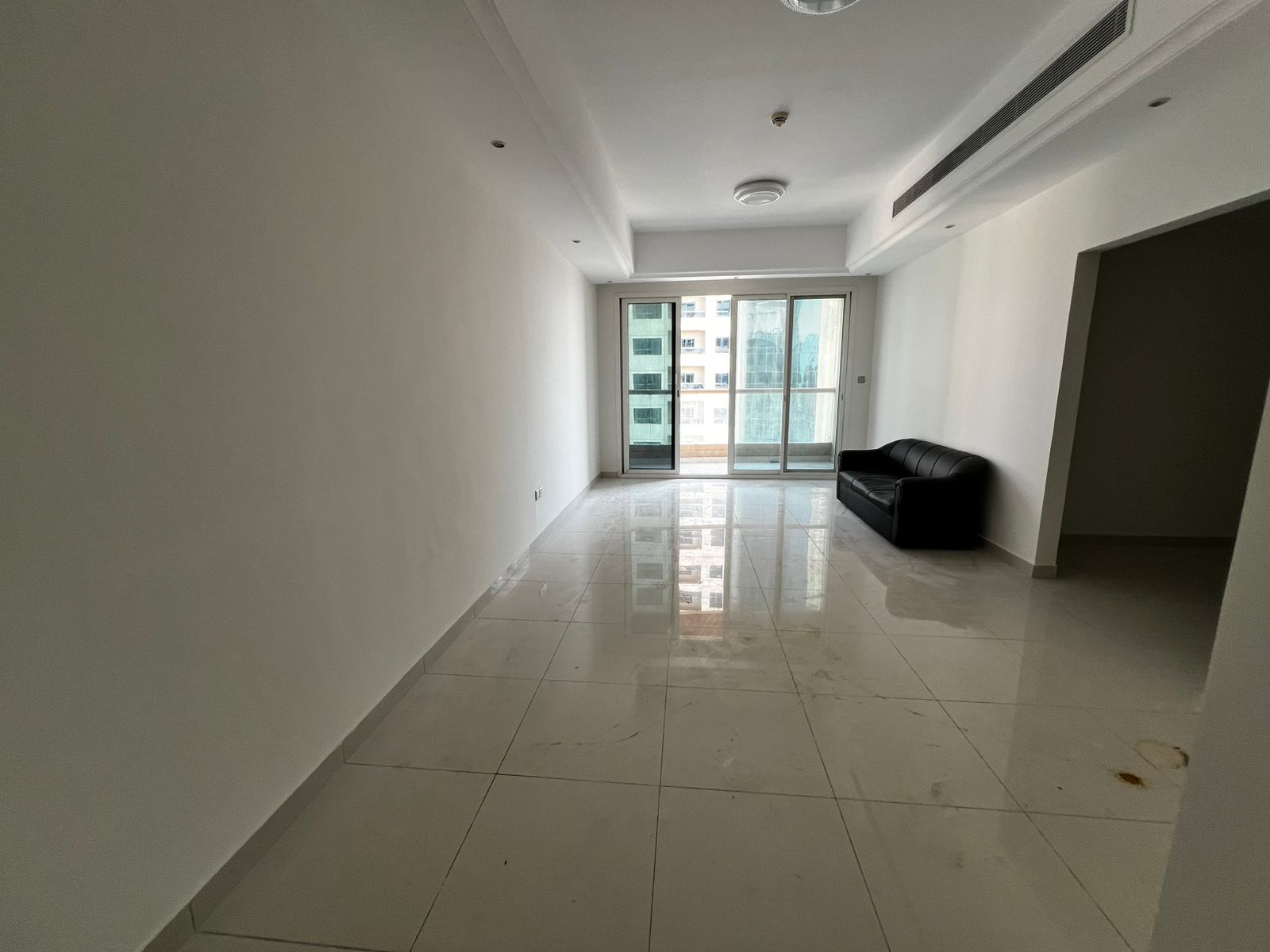 Two bedrooms and a living room in Al Khan, sea view, air conditioning, gym, swimming pool and free parking, close to Dubai exit