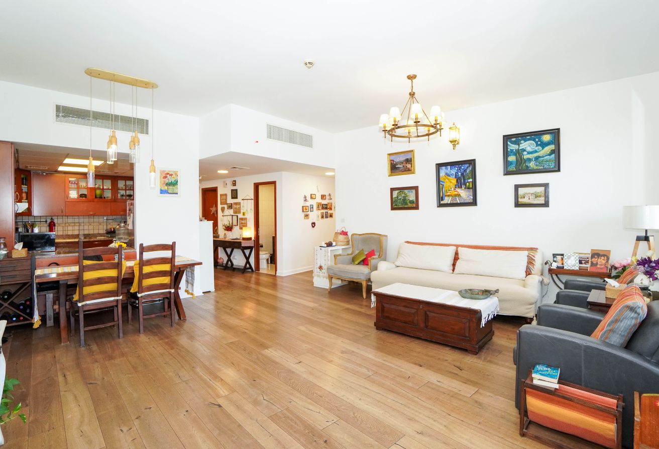 Upgraded| Best view| Vacant on transfer| Spacious