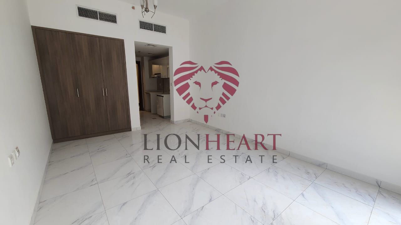 Immediate Occupancy | 4 Cheques