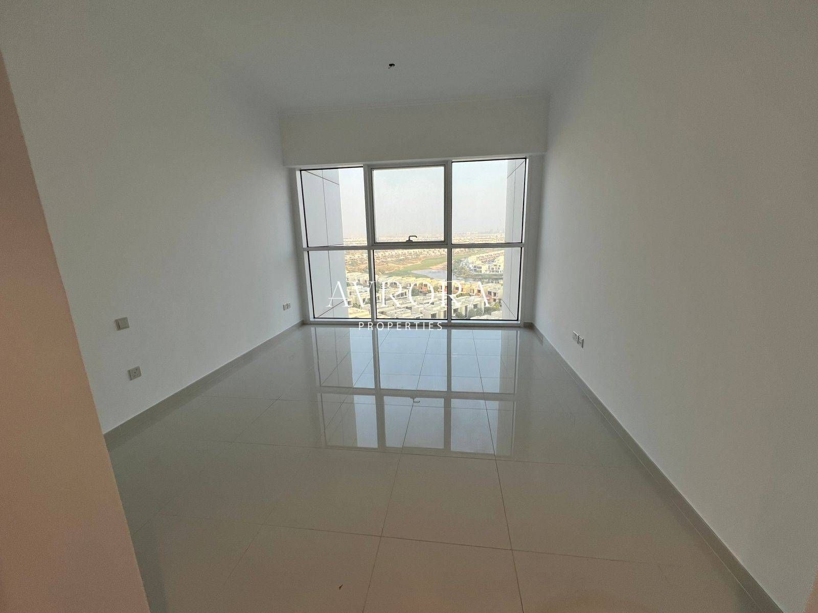 Hot Deal! Studio / Golf Course View / Mid-Floor / Vacant Now
