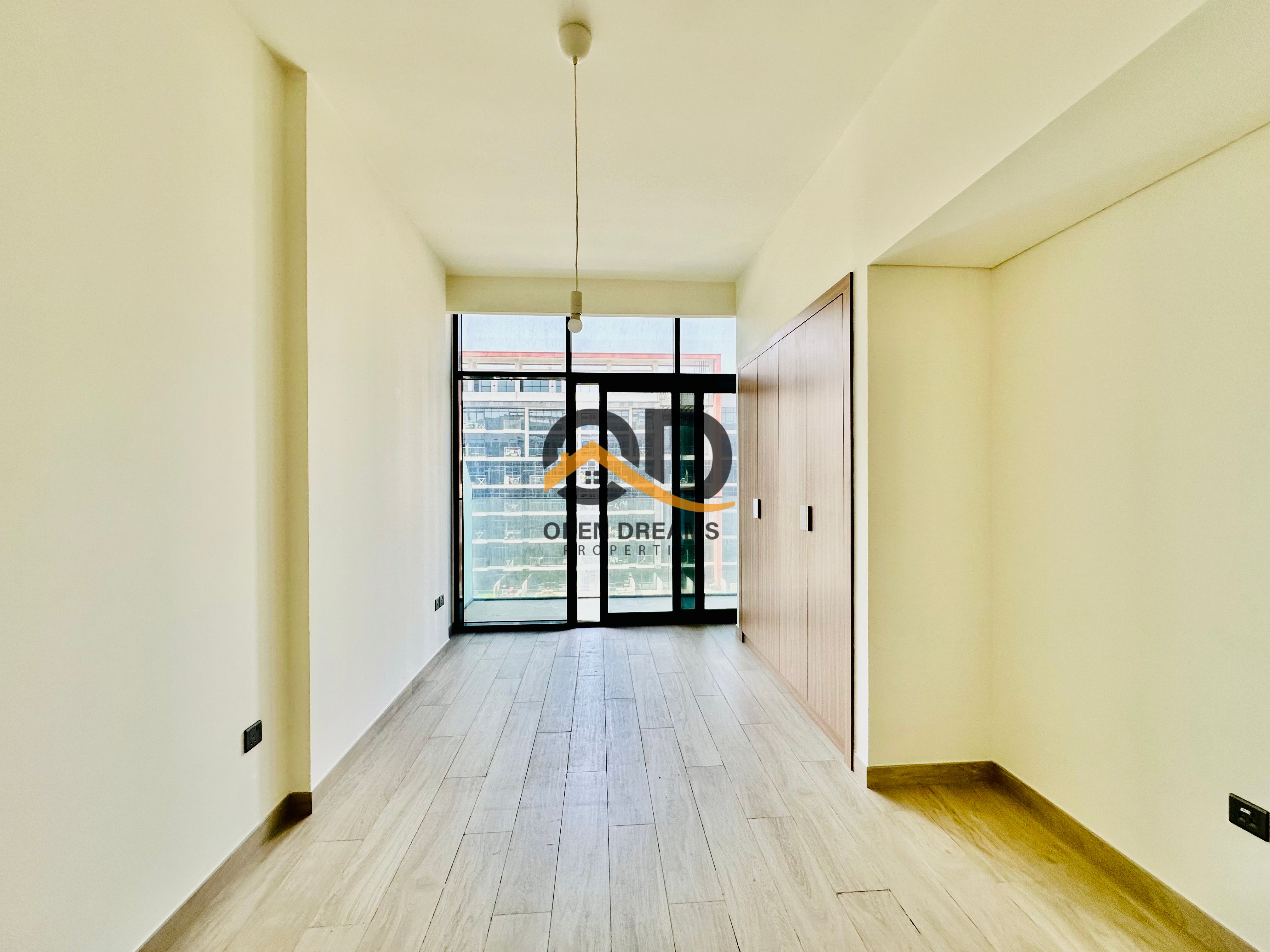 Spacious Studio // Chiller Free // Elegant Layout