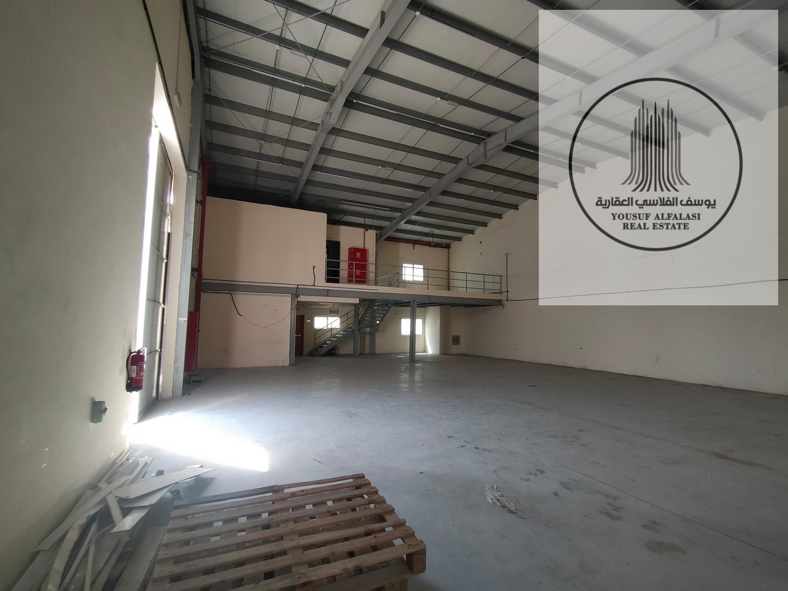 For rent in Al Sajaa a warehouse with an space of 4000 square electricity 36