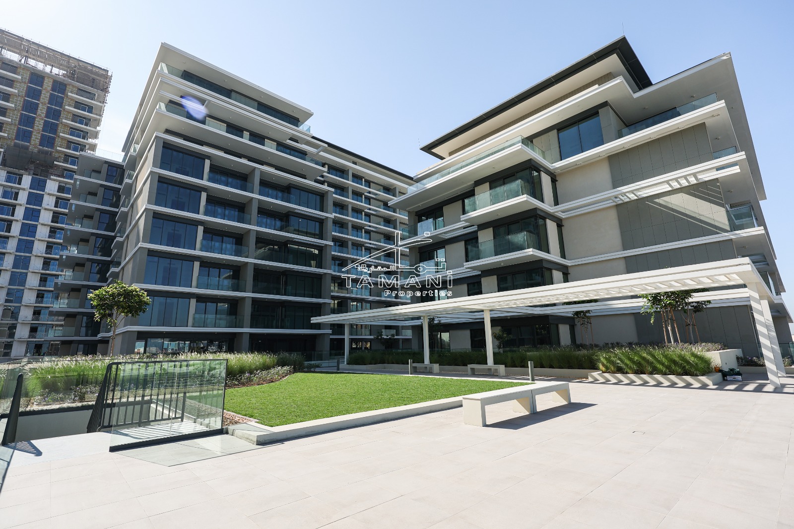 Community specialist Brand new Mid floor