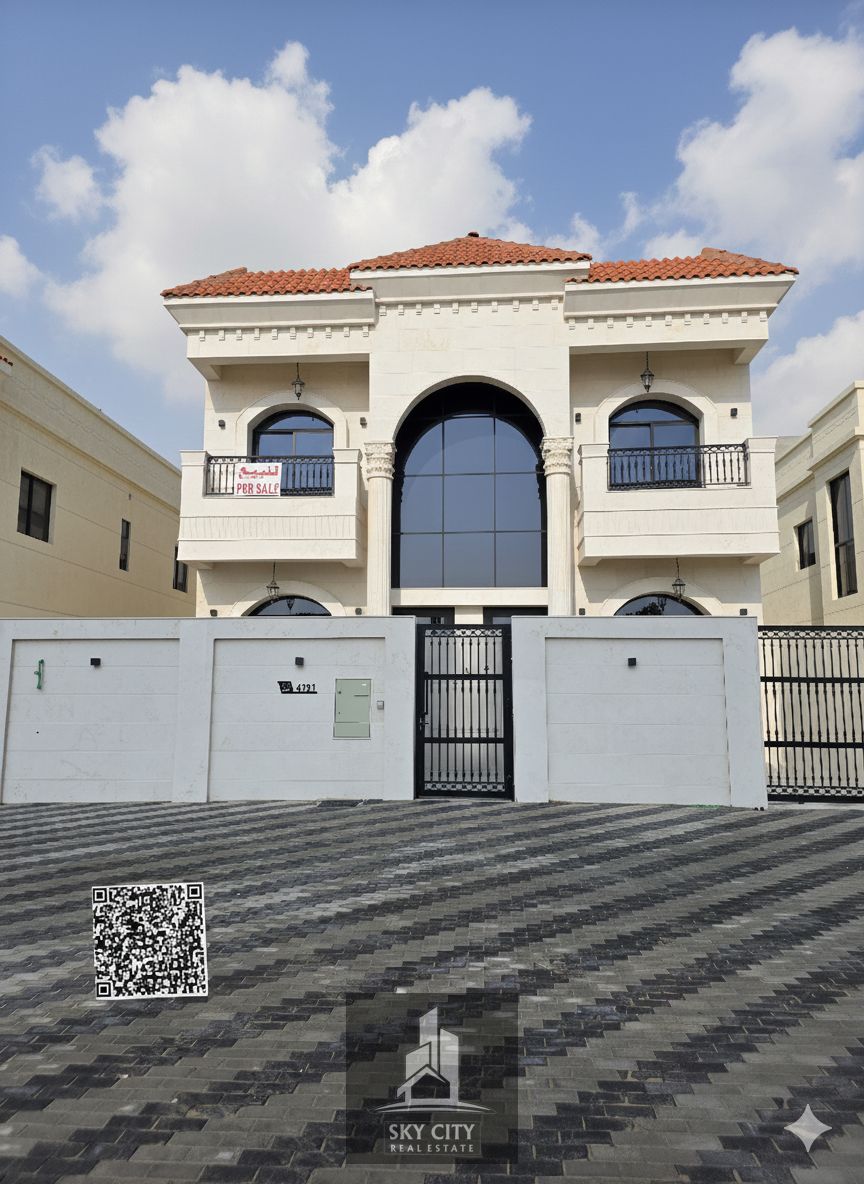 Classic villa for sale with a 10-meter setback, on a main street, next to amenities and an indoor swimming pool.