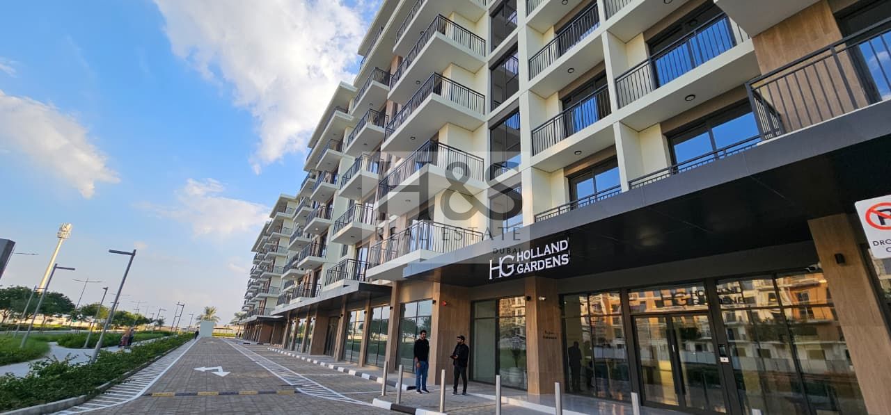 TOP FLOOR | BIGGEST LAYOUT | SHADED PARKING