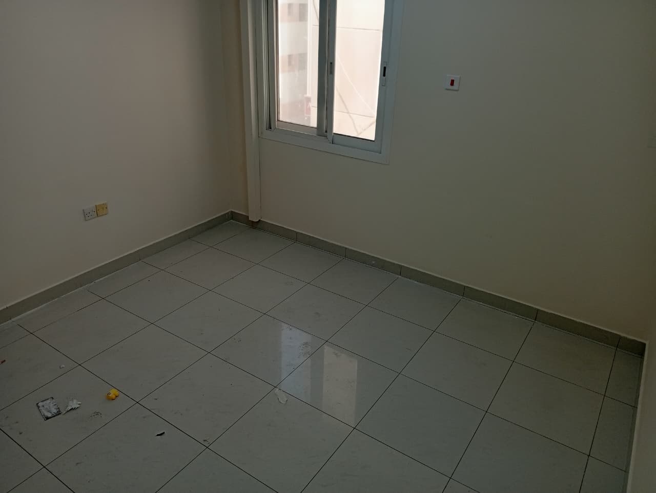 One bedroom and living room, 2 bathrooms, 27,000 (currency unspecified), 4 installments, 3,000 security deposit (not payable), split air conditioning,