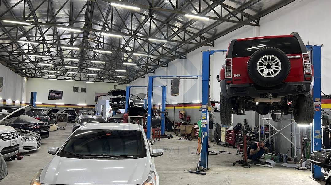 GOLDEN CHANCE | READY GARAGE WITH VALID LICENSE | GREAT WAREHOUSE FOR RENT | 4 OFFICES 2 PATHROOM | 10,000 SQFT