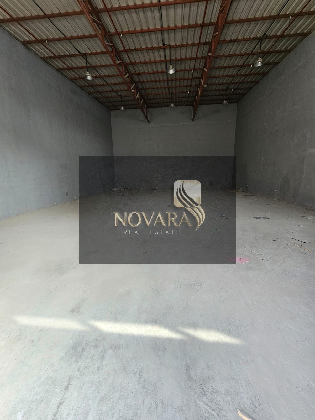We offer you a unique opportunity to rent a 2500 square foot warehouse with ideal specifications for storing goods or managing logistics and service a