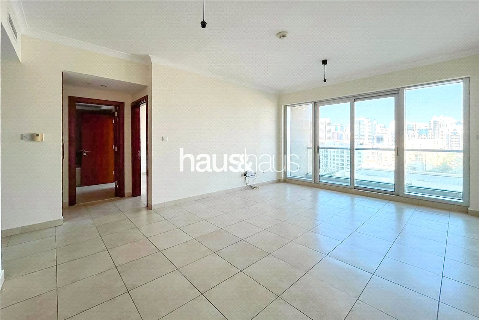 Bright 1 Bed | Lake View | Vacant March