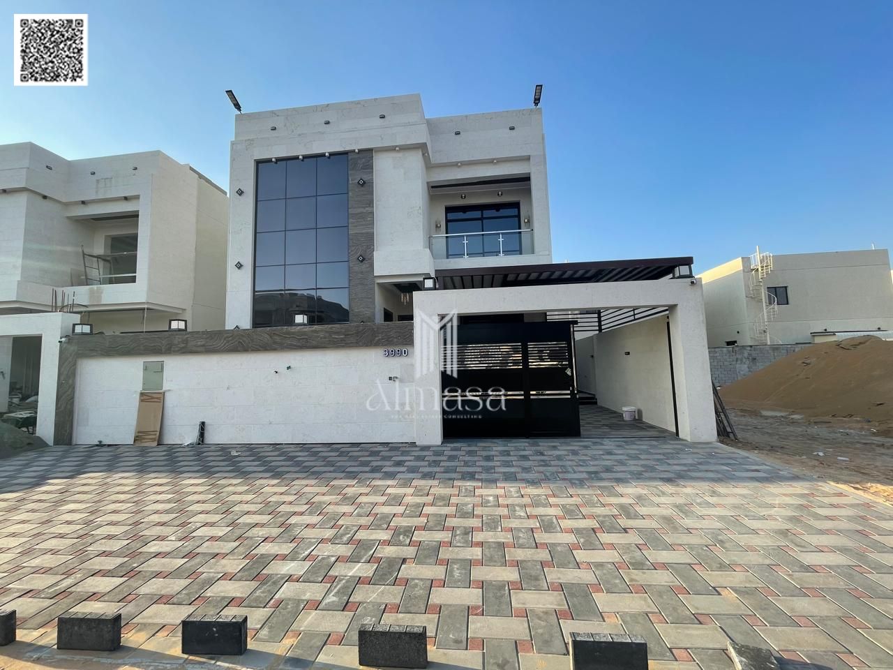 For sale: Luxury villa near Sheikh Mohammed Bin Zayed Road