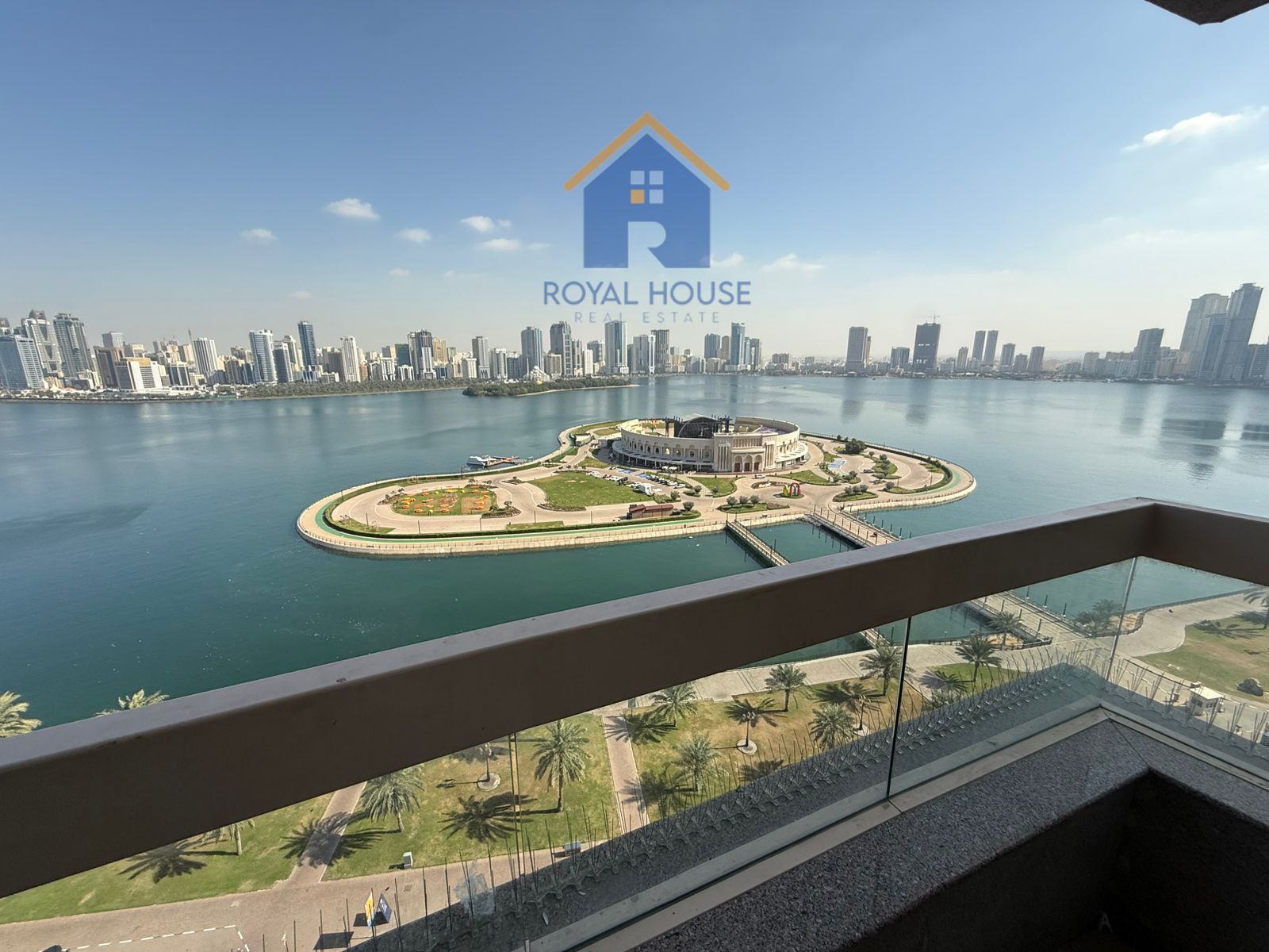 charming 2 BR Apartment in Al Majaz 3 with Stunning Views