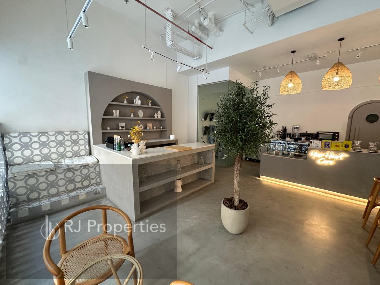 Prime location - Family Area - Brand New Coffee Shop - Running Business