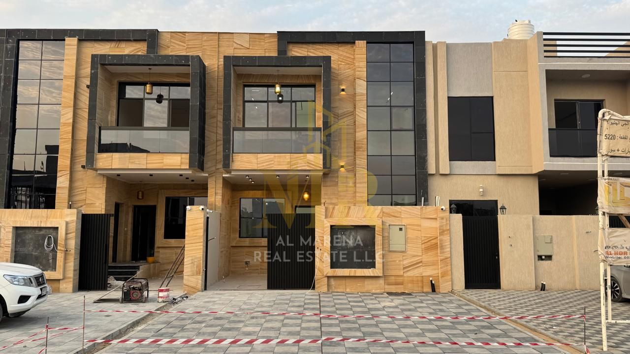 Very prime location villa with 5 master bedrooms, price includes registration fees, near the mosque, ideal for luxury living!