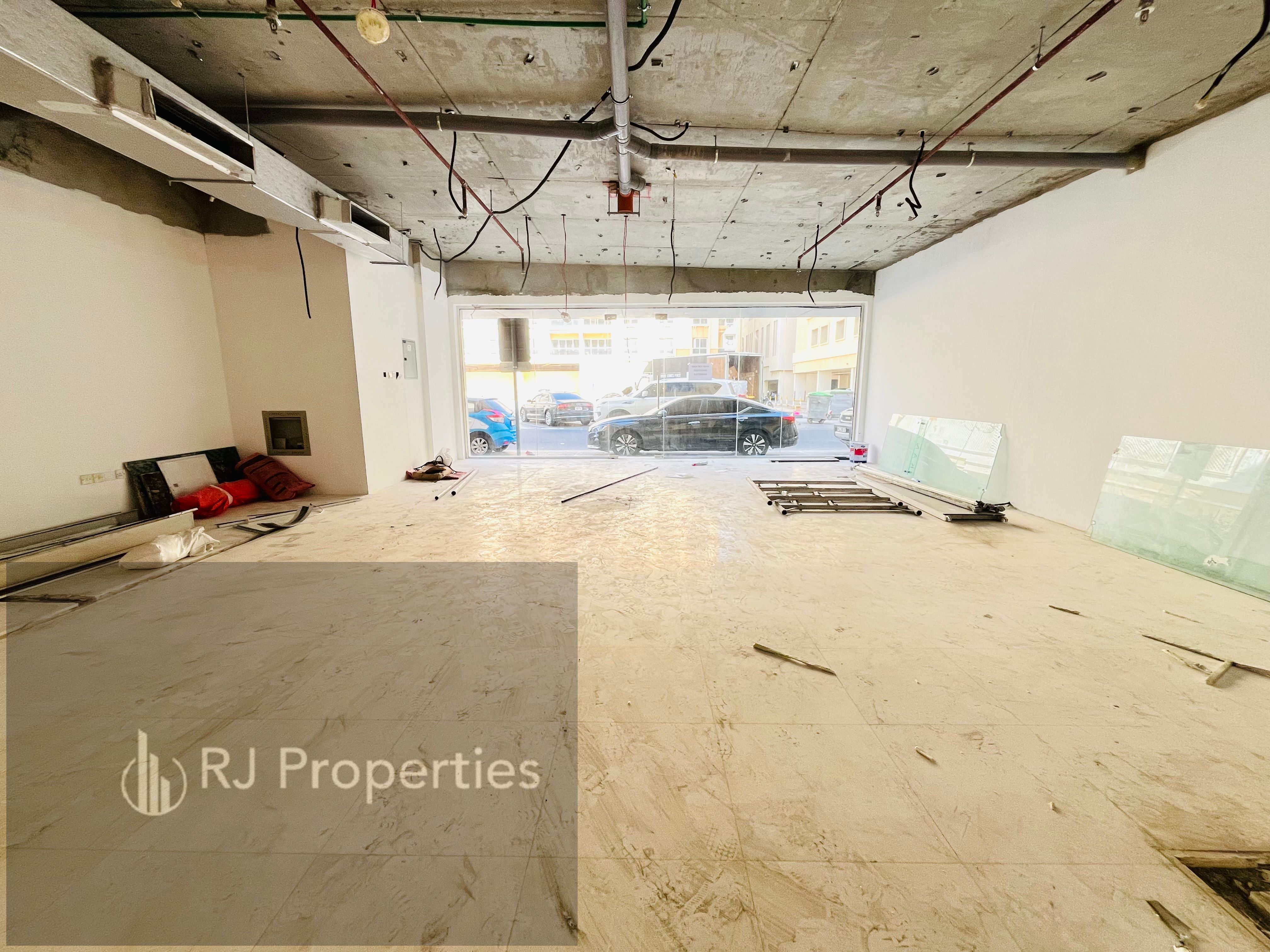 Very prime location luxury shop close to park start your dream business just 100k