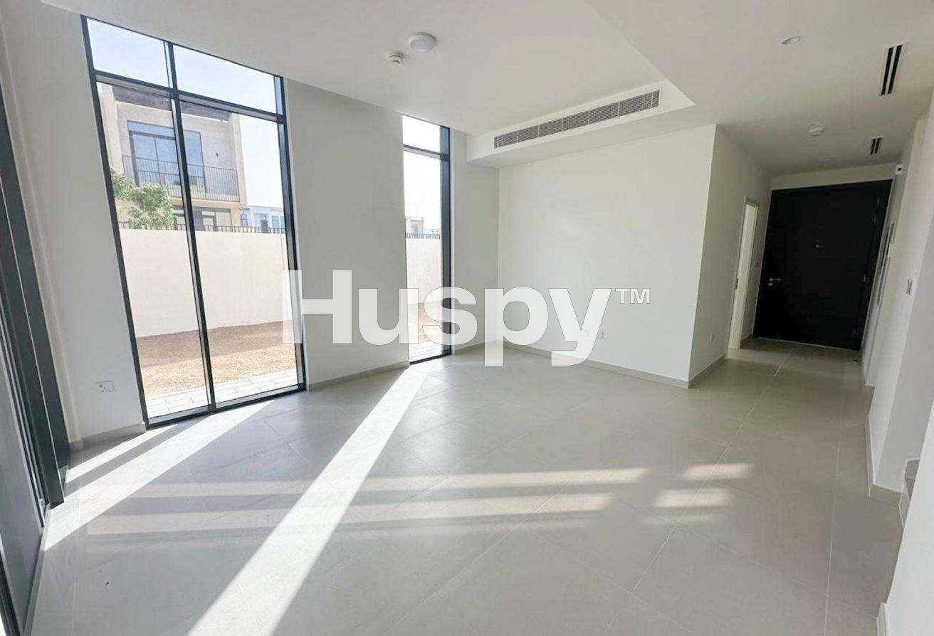 Vacant Soon l Unfurnished l Corner Plot