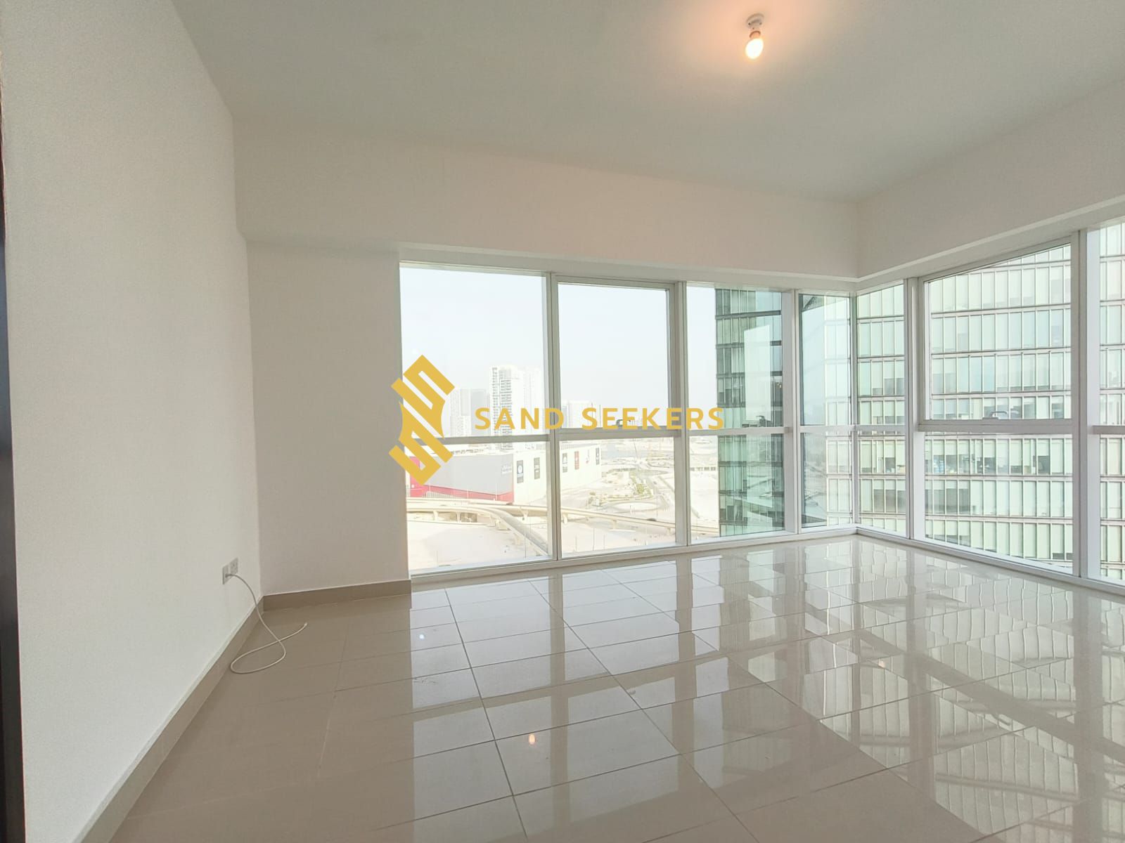 Ready To Move! Spacious And Style ! Maid Room