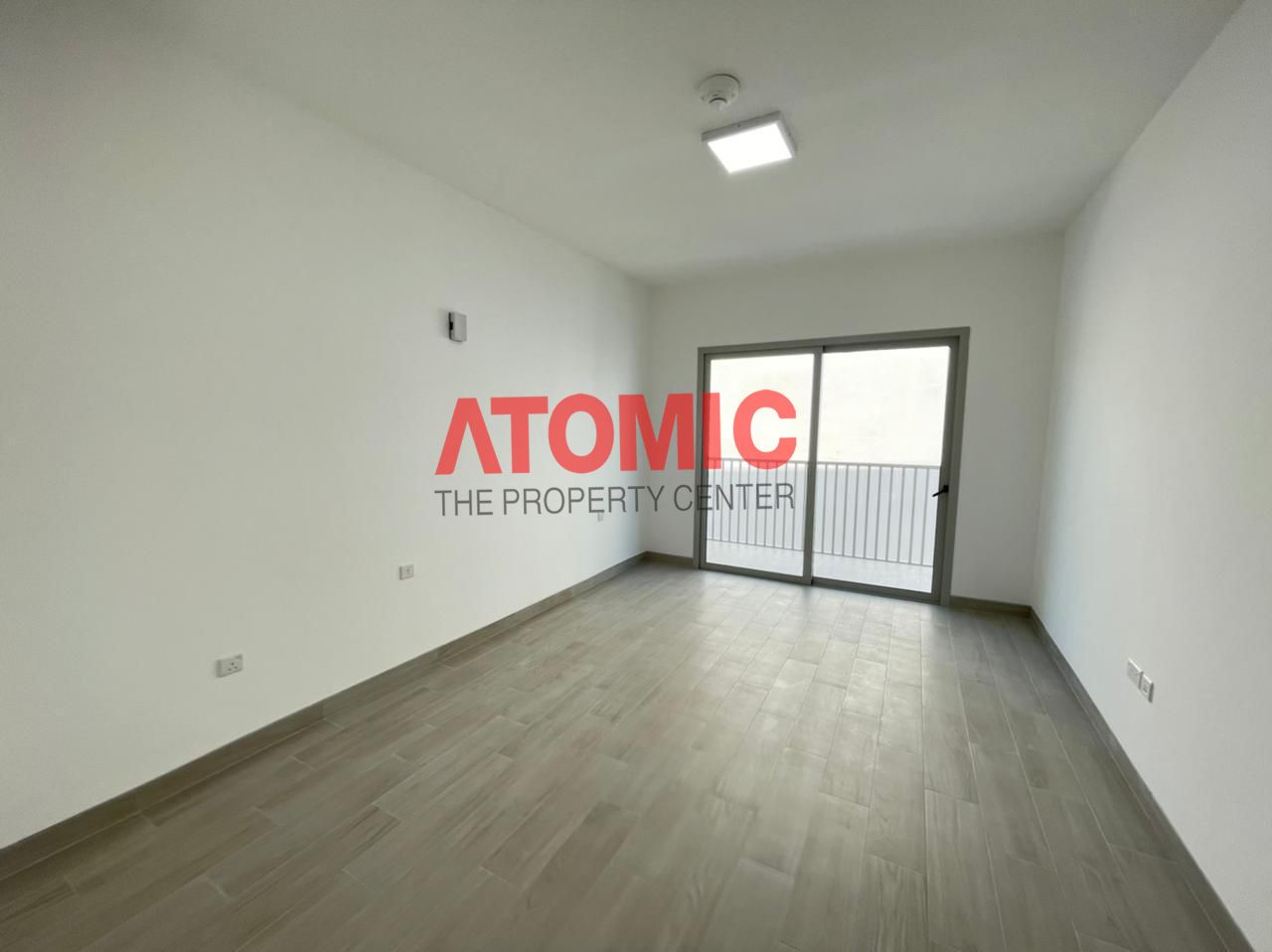 Large ready to move W/ big balcony for rent