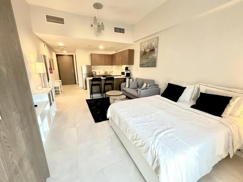MODERN | POOL VIEW | PRIME LOCATION