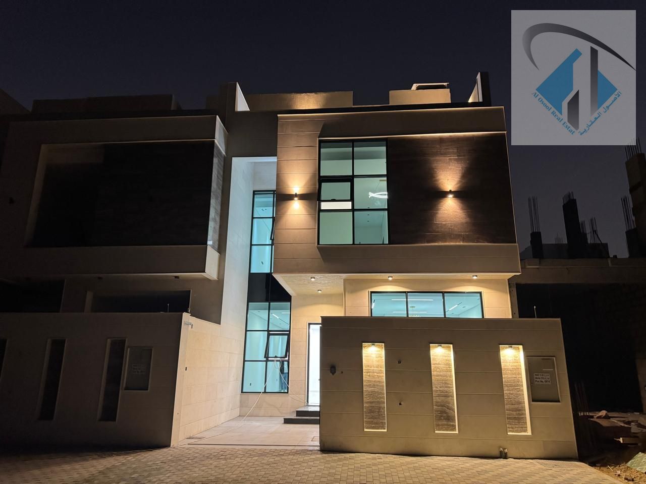 Villa for sale in Al-Haliyo 1 – Modern design on two streets with a roof terrace. Price includes registration fees. Prime location close to all servic