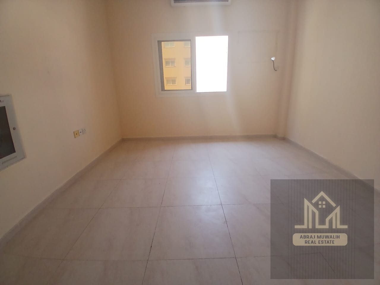 Ready to move apartment available prime location for family